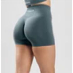 Alphalete Amplify Shorts in Charcoal